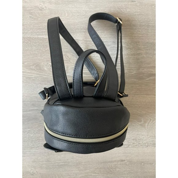 Danielle Nicole/Disney’s Mickey Mouse mini backpack - Picture 6 of 11